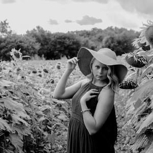 Meet your Posher, Valoree